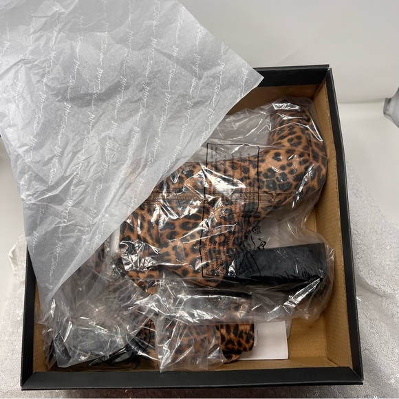 Betsey Johnson women’s Idris platform Embellished Buckle sash bootie size 5 - Picture 8 of 13